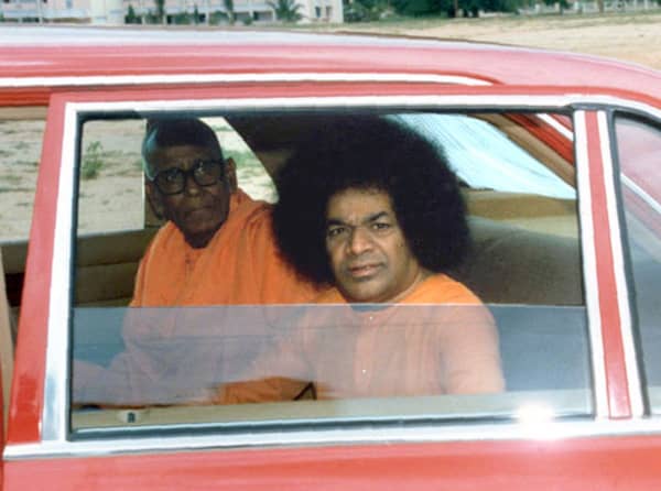 Swami Karunyananda accompanying Bhagawan Baba in a car. Even Swami Karunyananda's samadhi is located on the banks of river Chitravati.