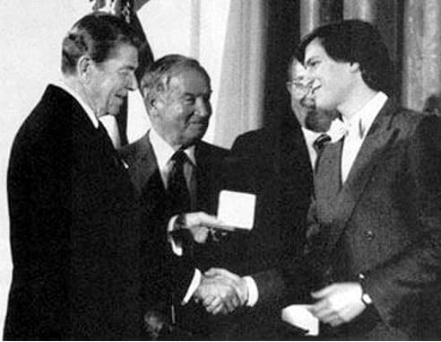 U.S. President Ronald Reagan awards Steve Jobs the 1985 National Medal of Technology