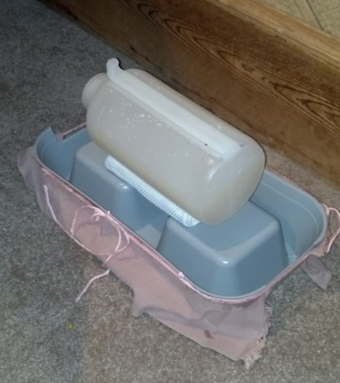 This is my rendition of a bedbug trap, the CO2 is produced by fermentation. Dry ice has far better results.