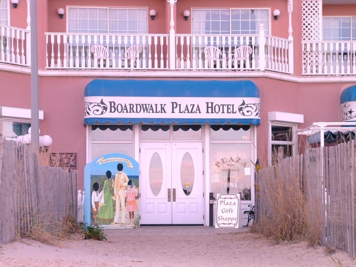 Boardwalk entrance to the hotel. Victoria's Retaurant and Pub can be accessed from this boardwalk entrance or from the main entrance on Olive Avenue.