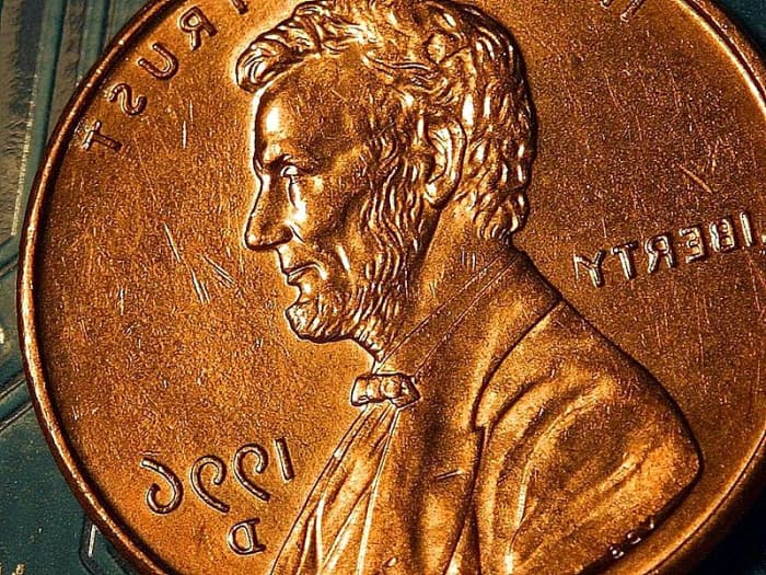 What does "a penny saved is a penny earned" mean? Source: http://commons.wikimedia.org/wiki/File:Penny_cents_copper_Lincoln_coin_macro.jpg