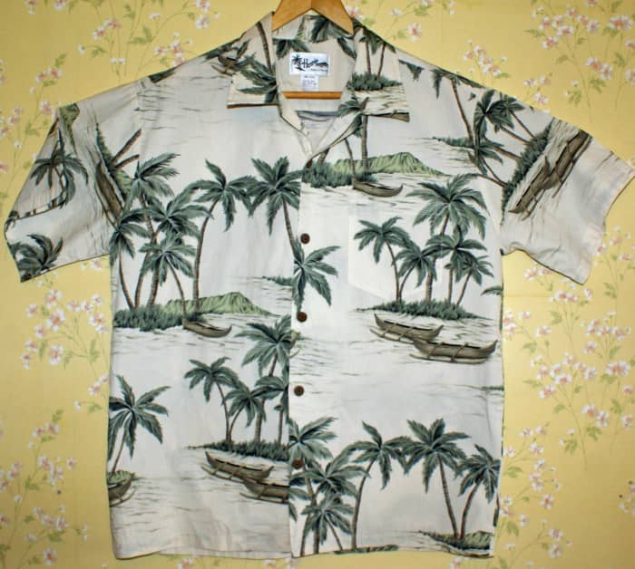 This is a beautiful vintage men's Hawaiian shirt made by the world famous Howie of Hawaii shirt company.