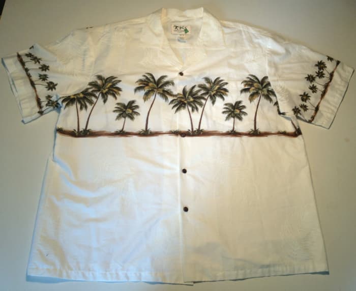 This shirt has a great classic palm tree pattern with a palm frond background pattern. Concitering this shirt is almost 50 years it is in excellent condition with no visible flaws.
