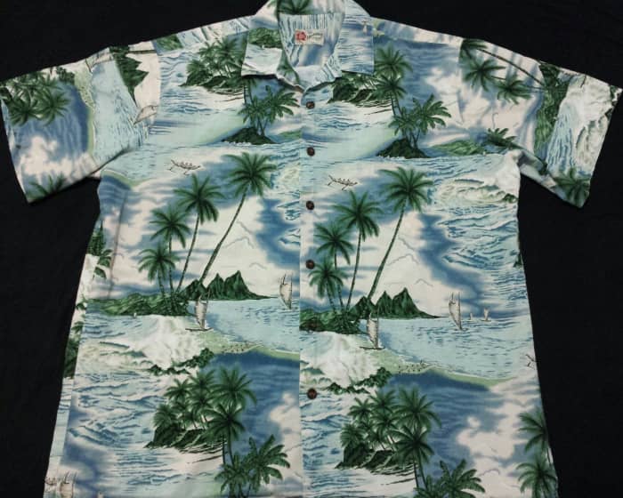 This well designed short sleeve Hawaiian shirt with the tradition Hawaiian collar, trade maker large left chest pocket which blends flawless with the design