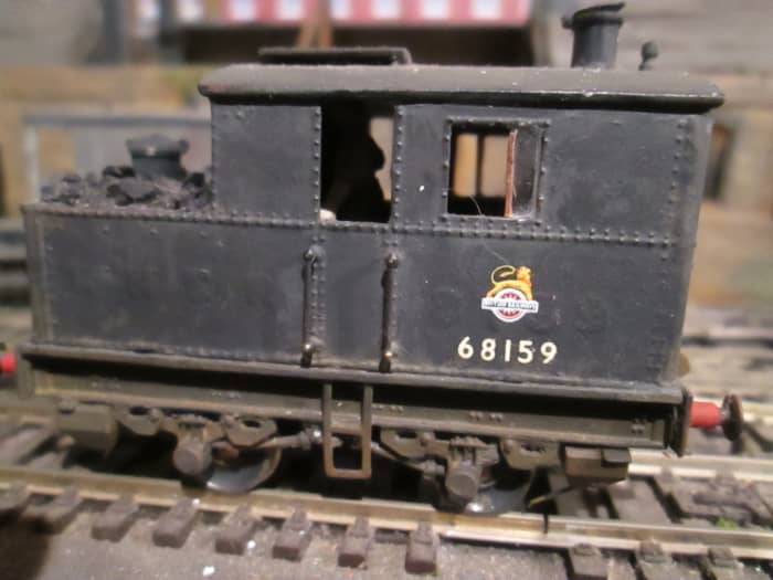 Sentinel 'coffee pot- boiler shunter stands next to loco sand wagons at end-shunt - kit assembled by Stephen Siddle of DOGA