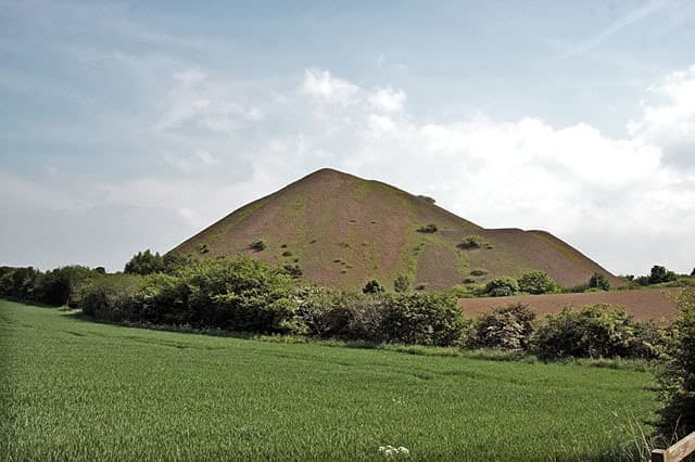 This was the afore-mentioned Kilton mine slagheap in East Cleveland, a landmark not particularly missed. Since this picture was taken, the material has been used for road surfacing (many of the roads around the area have a distinct dark red hue)