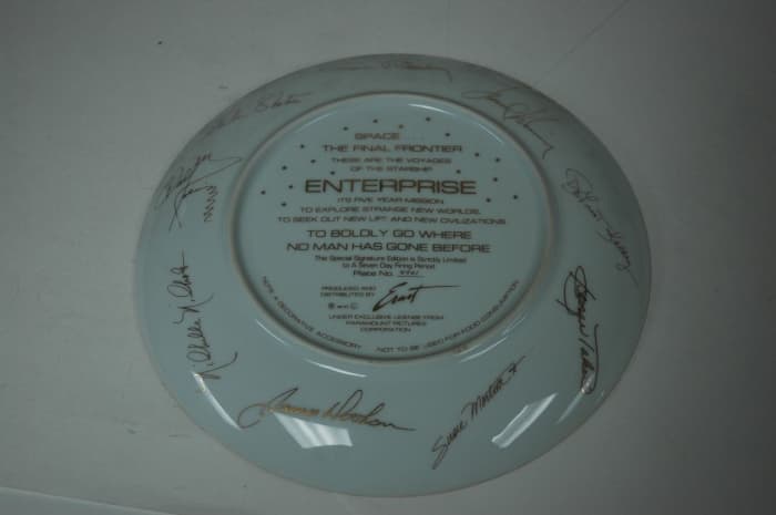 The plate has the Star Trek USS Enterprise NCC1701 on it and some of the well known the crew of the ship. The plate is 10 1/4" inches and is the Special Signature Edition, made by Ernst for the Paramount Pictures Corporation, and this Special Signatu