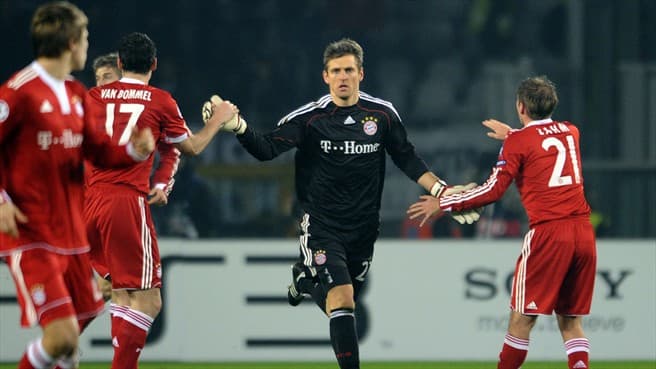 Hans-Jörg Butt congratulates Mark van Bommel (17) and Philip Lahm (21) in a 2009 UEFA Champions League match. Butt scored 32 career goals, including three penalties in the Champions League, all coming against Juventus.
