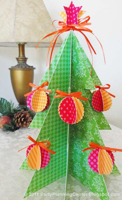 Click on the picture to visit partyplanningcenter and print out this fun little Christmas Tree and decorations.