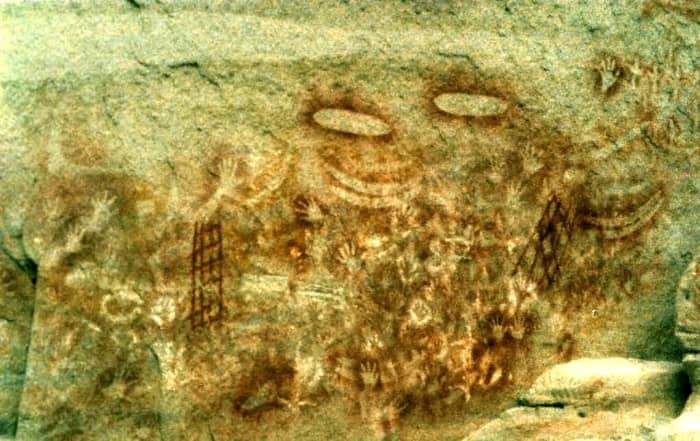 Stencil art at Carnarvon Gorge, supposedly showing "unique clan markers and dreamtime stories symbolising attempts to catch the deceased's spirit".