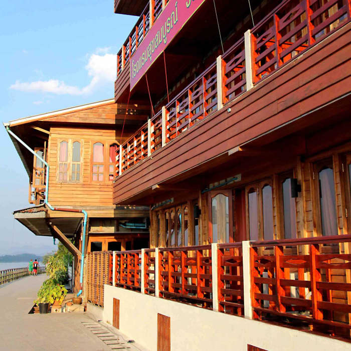The promenade along the bank of the Mekong - separated from the Walking Street by hotels, restaurants and shops.