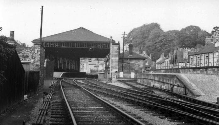 The view north to Pickering's G T Andrews designed station with the overall roof that was taken down in 1952 and replaced with awnings. The overall roof was replaced 2011 by the NYMR to Andrews' original drawings