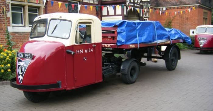 The later Scammell Scarab mechanical horse, introduced in the late 1940s and still in service over two decades later