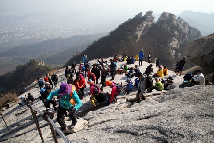 Bukhansan National Park in the northern of Seoul is one of a few places in Seoul where visitors can get back to nature
