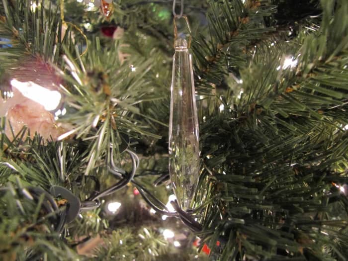 These come in a variety of shapes. Some are like this, others are a teardrop shape, some are oval.