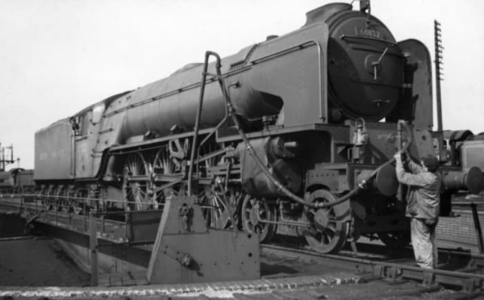 One of the shed staff at Grantham captured 60132 of Gateshead (52A) Augustm 1949 before she received her name plate, 'Marmion' (several were given names of characters from Sir Walter Scott's novels)