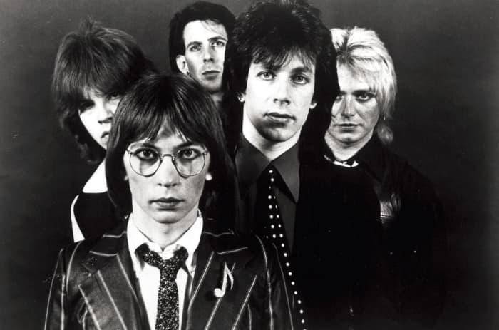 The Cars in 1978- Left to right: Elliot Easton, Greg Hawkes, Ric Ocasek, David Robinson, and Benjamin Orr.