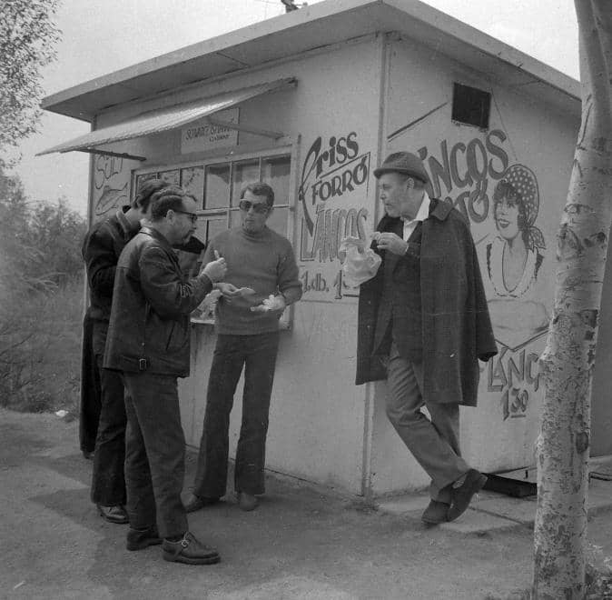 Zoltán Várkonyi, actor-director, in 1972 eating a langosh at Lake Velence - Photo: Fortepan.hu/Antal Kotnyek