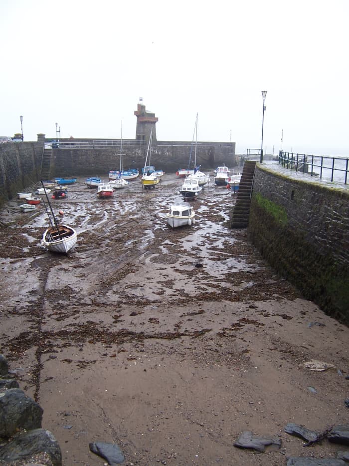 Copyright(C)KCC Big Country 2006 Harbor at Lynmouth 2006 with tide out (always makes me sad to see the tide out)