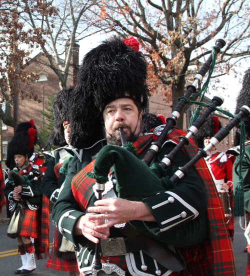 Piper's got style. Maybe kilts will be the next big thing. Tom Petty already wrote a song about it called "Freeballin'"