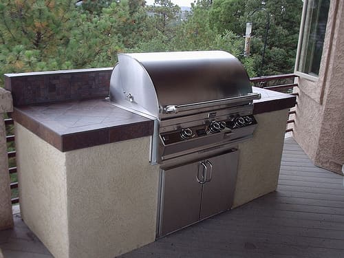 Outdoor Barbecue Grill Placed in the Patio (Photo courtesy by Fredell Enterprises, Inc. from Flickr)