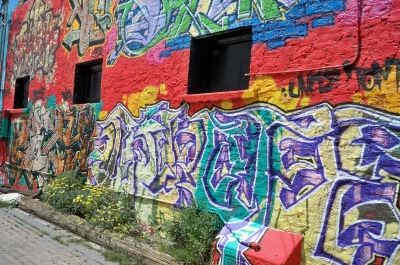 An eye-catching "graffiti mural" on the side of a tattoo parlor. Honestly, I have no idea what it says. But it's pretty!