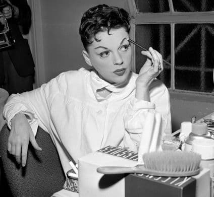 But here's Judy Garland again, with her real face-shape showing. The well-defined curls are askew, like her slanted eyebrows and ears, giving the impression of an exotic heart shape.