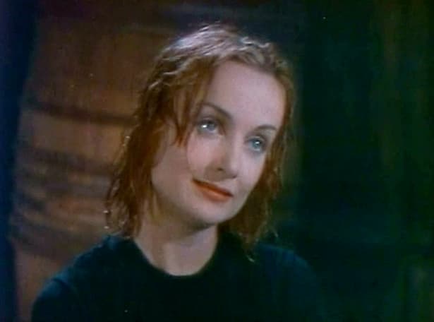 Carole Lombard, made up to look ragged but still pretty, with dampened hair that exaggerates the squareness of her face. But note how the length down to her shoulders elongates her face to attractive effect.