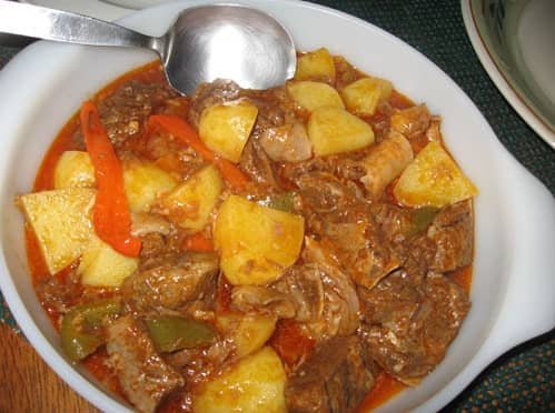 Kalderetang Kambing (courtesy of: http://www.filipino-foods.com/wp-content/uploads/2008/10/kaldereta1.jpg)
