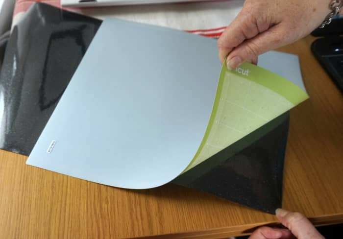 Always remove the mat from the material to prevent curling. Make sure that you do not bend the mat too far or it may crack, Roll it gently.