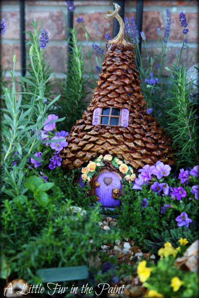 Fairy house made from gourds and pinecone. To make this house, visit http://alittlefurinthepaint.blogspot.com/2012/12/the-fairy-house-revisited.html