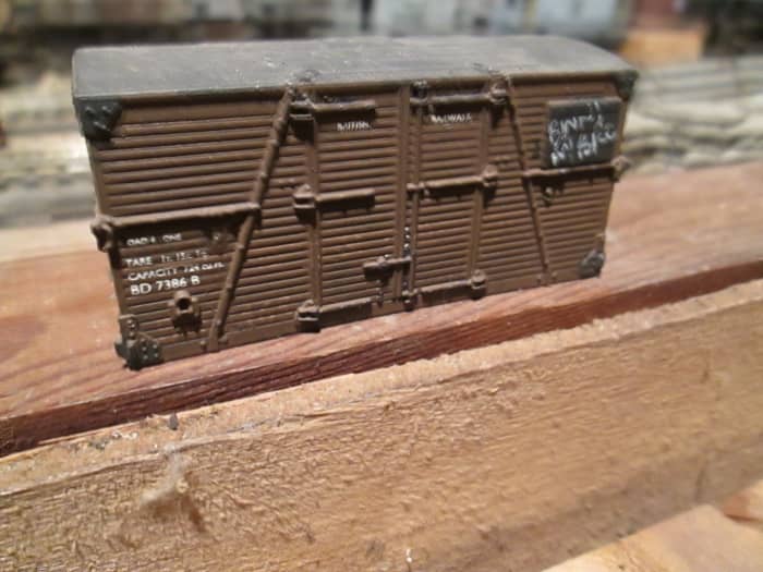General merchandise 4 ton container (BD - B) 724 cu.ft capacity for single four-wheeled container flat wagon - repainted with Modelmaster transfers