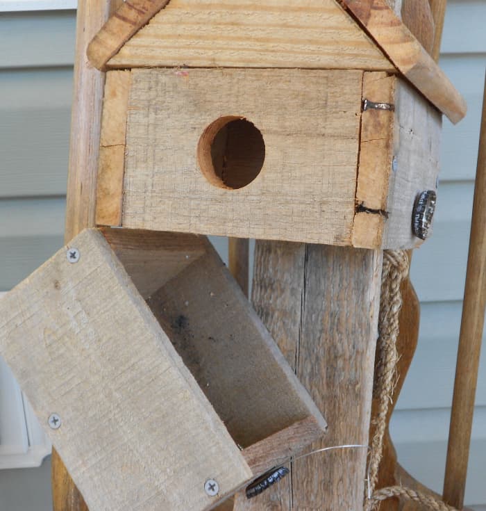 The side hinge design makes the birdhouse easy to clean. Just make sure the entry hole for the bird house is 5-6 inches above the floor.