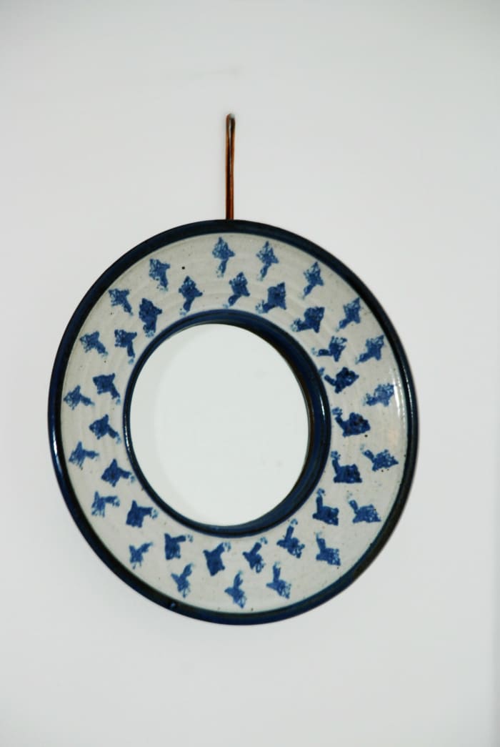 A blue & white round mirror I spotted in a thrift store. I bought it because I like it, and my purchase got nothing to do with feng shui mirror rules.