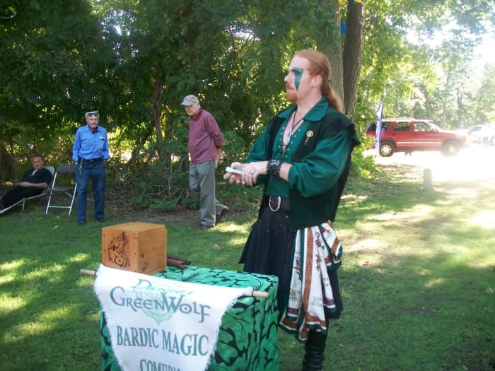 he stuck with what the traveling magicians were in the renaissance days, he was funny, engaged the crowd,and asked for money.. just like the old days.. things haven't changed much..