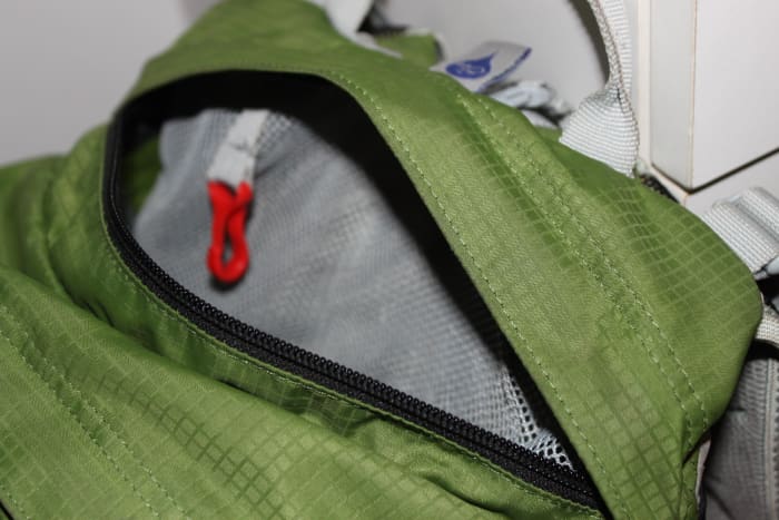 The top stash pocket with internal key keeper on the Osprey Talon 22 feratures a mesh lining