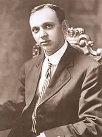 This NY Times photo of Edgar Cayce was used in the 1910 article about his clairvoyant readings which helped to heal people on whom doctors had given up.