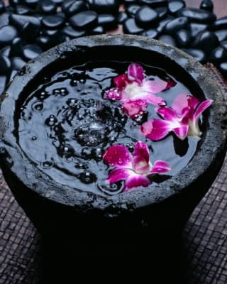 petals, water and a few drops of essential oil is an easy and inexpensive way to create an ambiance.