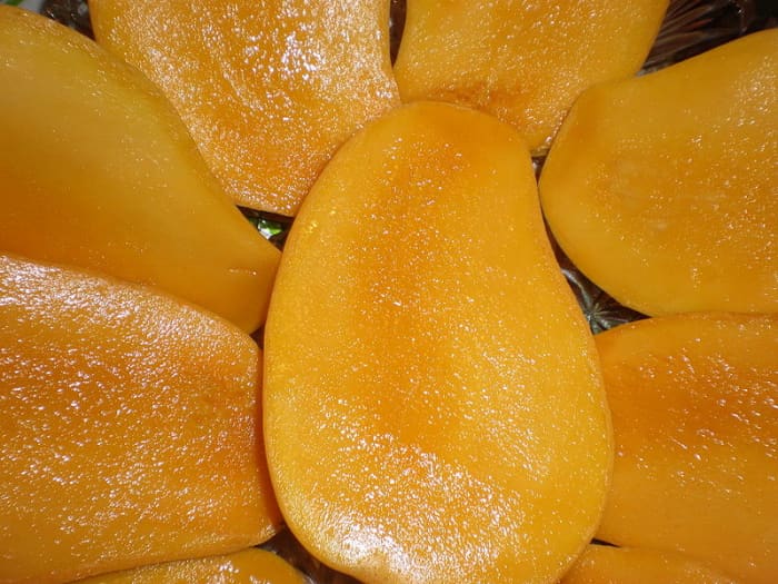 High in phytochemicals, mangoes have an anti-aging effect.