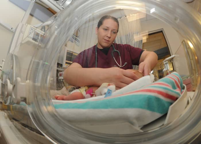 How To Survive In The NICU: 10 Expert Tips For Parents. - HubPages