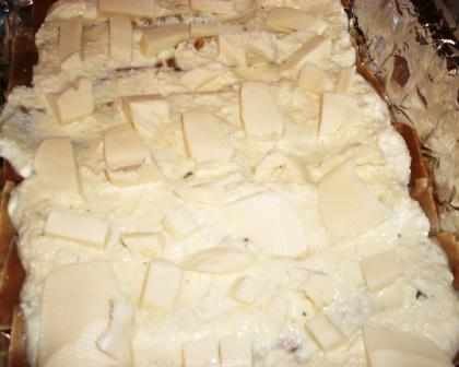 RECIPE FOR HOW TO MAKE THE BEST HEALTHIER, DIABETIC FRIENDLY BEEF LASAGNA : spread some small cubes of mozzarella evenly on top of the ricotta
