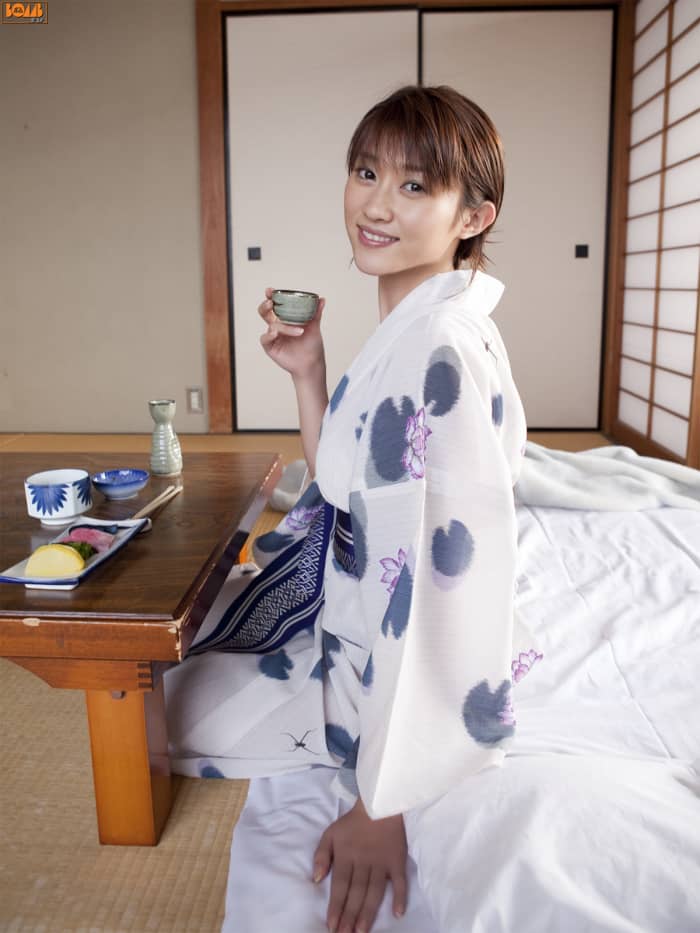 Mikie Hara is seen here in a Japanese style hotel where she is having a cup of green tea along with the traditional Japanese breakfast.