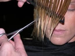 Pull the hair forward around the jawline to make sure that left and right sides are about the same length if you want a symmetrical haircut.