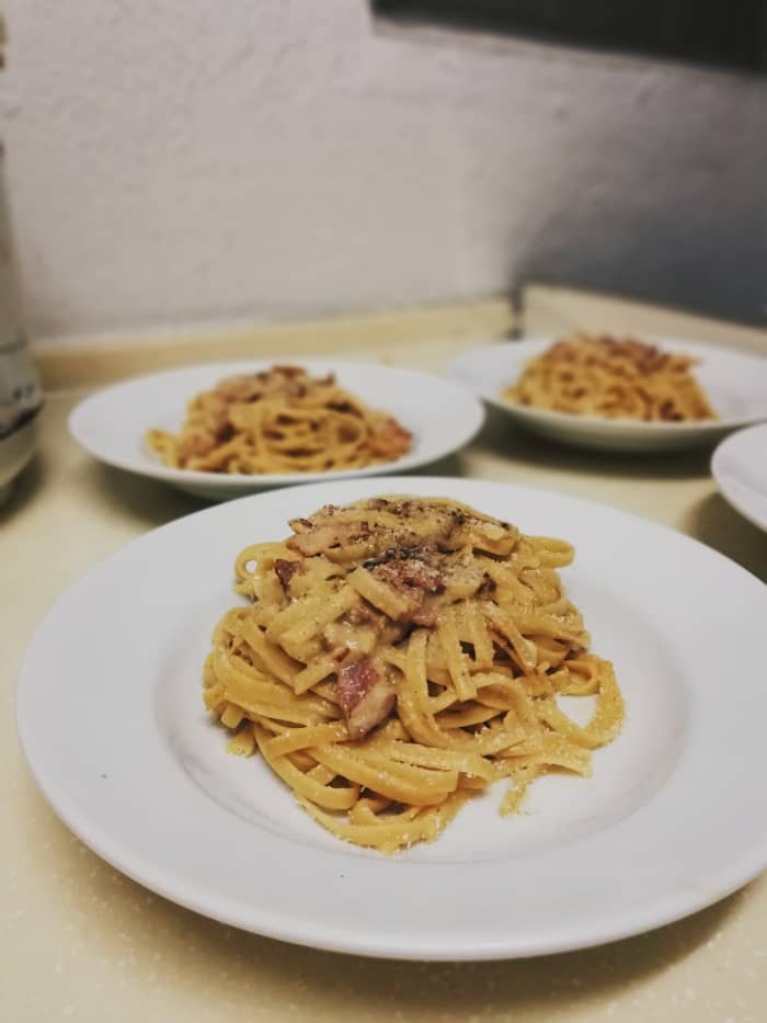 Disclaimer: Due to the difficulty to find Guanciale in my country, i used bacon for this plate. my apologies.