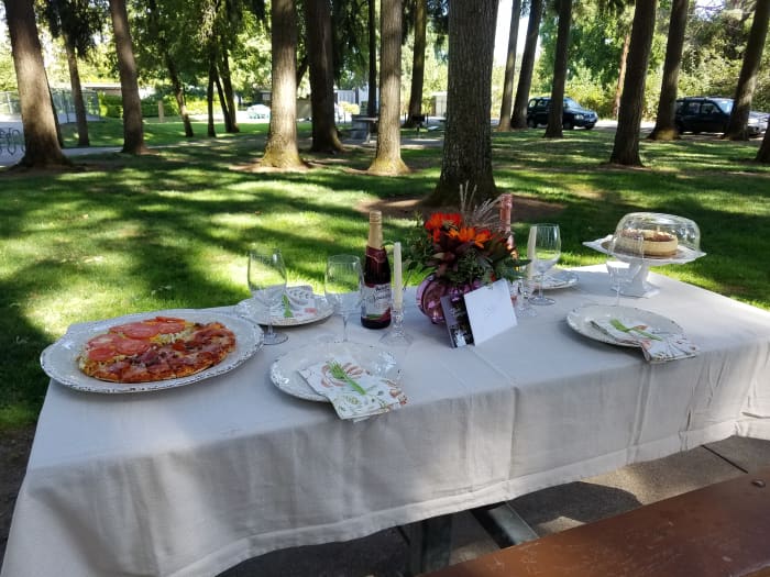 Choose an outdoor party venue that is suitable for the number of people you wish to invite.