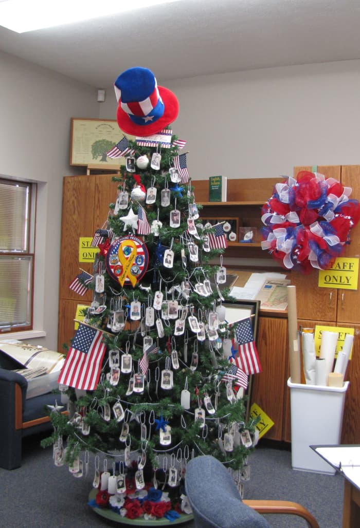 Decorate a Patriotic Christmas Tree - HubPages