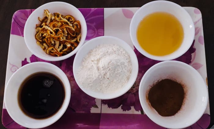 Ingredients: chopped orange peel, spices, sunflower oil, maple syrup, self-raising flour, chopped nuts