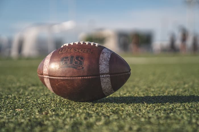 Shouldn't we think about the football players' safety? Special thanks to Jean-Daniel Francoeur from Pexels for his photo.