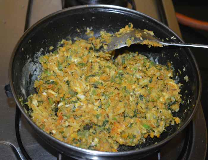 The stuffing for the paratha is ready! Transfer it to a plate. Allow it to cool.