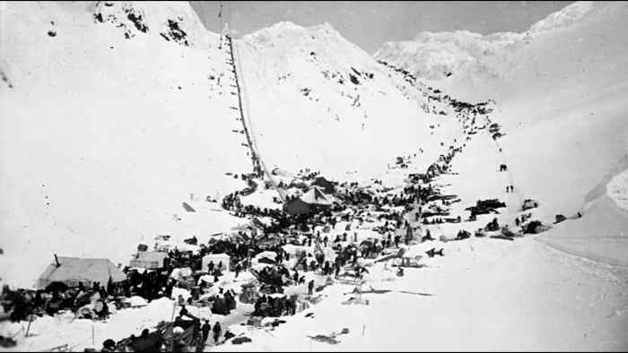 Prospectors with supplies at the Chilkoot Pass. In front: The Scales, left: Golden Steps. c. March 1